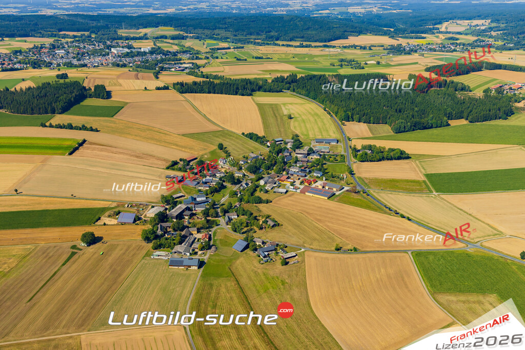 Schrägluftbild  Raumetengrün  Kirchenlamitz - Das Luftbild wurde 2025 vom UL-Flugzeug heraus erstellt ( keine Drohne ) - Hochauflösende Luftaufnahme -Nicht vergleichbar mit Google Maps oder Satelittenbilder- Die Geschenkidee !Mit Lizenz und Bildrechte bestellbar