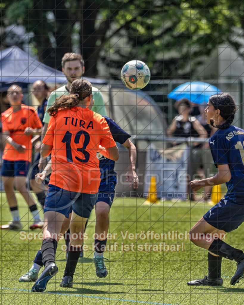 20250622_142551_0272-Bearbeitet | #,ASV Eislingen (blau) vs. Tura Untermünkheim (orange), Fussball, Aufstiegsspiel in B-Juniorinnen-VS Nord Runde 2 - WfV, Saison 2024/2025, Kunstrasensportplatz im Ösch, Staufeneckerstraße, 73054 Eislingen, 22.06.2025 - 14:00 Uhr,Foto: PhotoPeet-Sportfotografie/Peter Harich