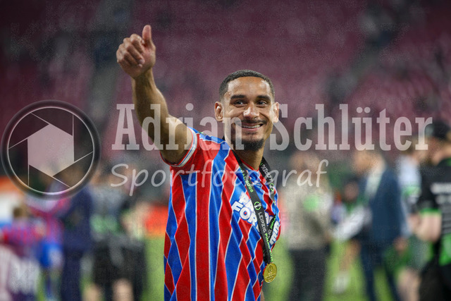27.05.2026, EUR, Fussball, Herren, Conference League Finale, Saison 2025/2026, Crytsal Palace F.C. - Rayo Vallecano de Madrid | Maxence Lacroix (Crystal Palace, 5) gestikuliert, Gestik und Mimik