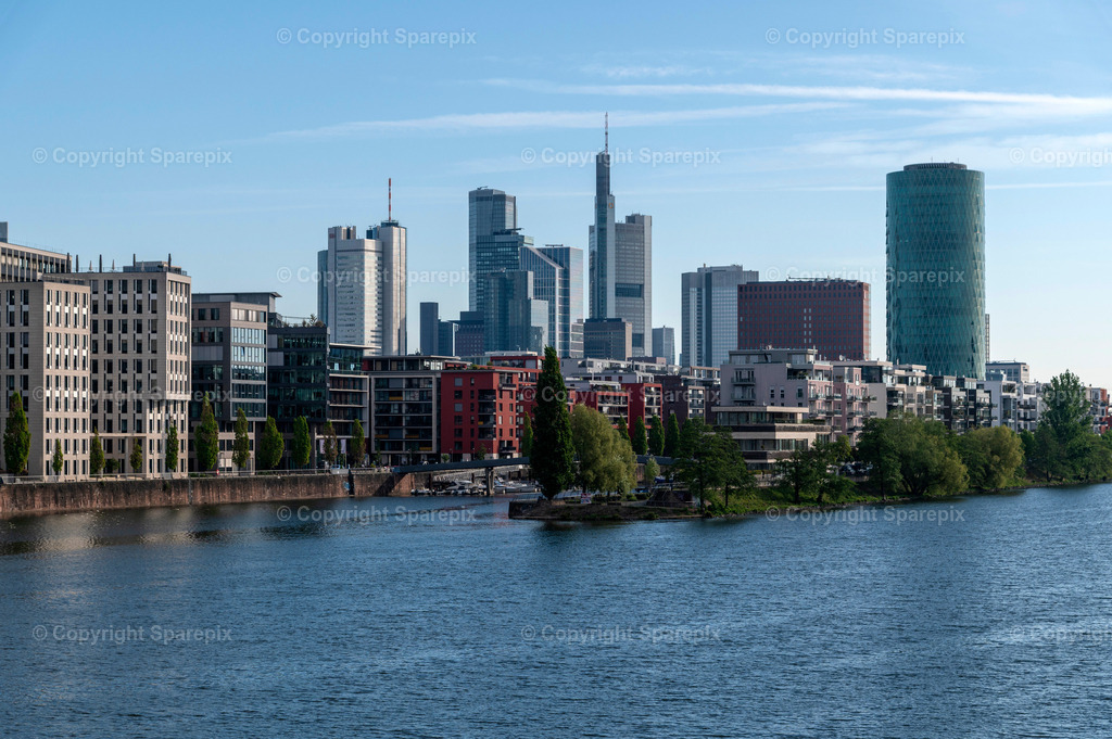 PAR_Skyline_Frankfurt_Day43(04_2025) | sparepix - Realisiert mit Pictrs.com