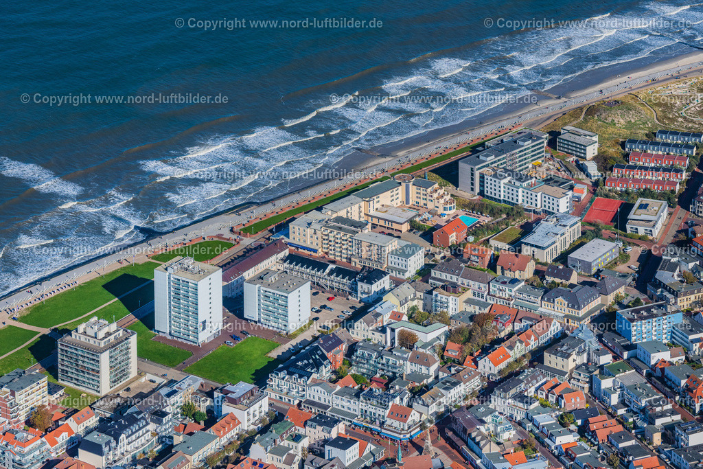 Norderney_Ortsansicht_ELS_5632091022 | NORDERNEY 09.10.2022 Inselbereich Norderney mit dem Ortskern und Uferbereich, Strand  in Norderney im Bundesland Niedersachsen, Deutschland. // Island area Norderney with the village center in Norderney in the state Lower Saxony, Germany. Foto: Martin Elsen