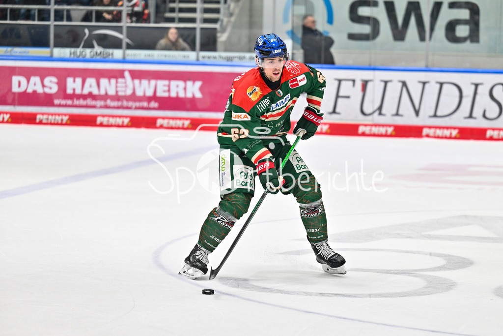 Augsburger Panther - EHC RB München | aUGSBURG, DEUTSCHLAND - 27. FEBRUAR: am PUck  Thomas SCHEMITSCH (Augsburger Panther 62) Einzelfoto / Freisteller während dem Match zwischen den Augsburger Panthern und dem EHC RB München am 46. Spieltag der Penny DEL im Curt Frenzel Stadion
