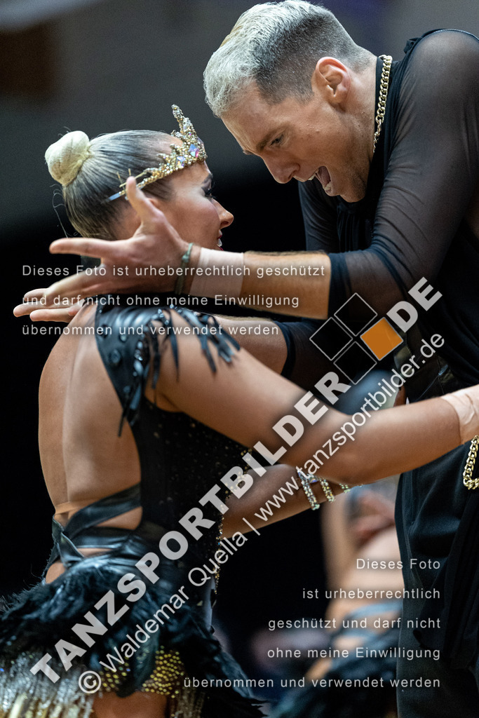20240113-11597 | Hier finden Sie Tanz Bilder vom Latein und Standard Formationen tanzen. Sportbilder vom Tanzsport. Schöne Fotos und von Weltmeisterschaft, Europameisterschaft, Bundesliga, Regionalliga, Oberliga und Landesliga sowie von GOC Stuttgart, DanceComp, WM Bremen