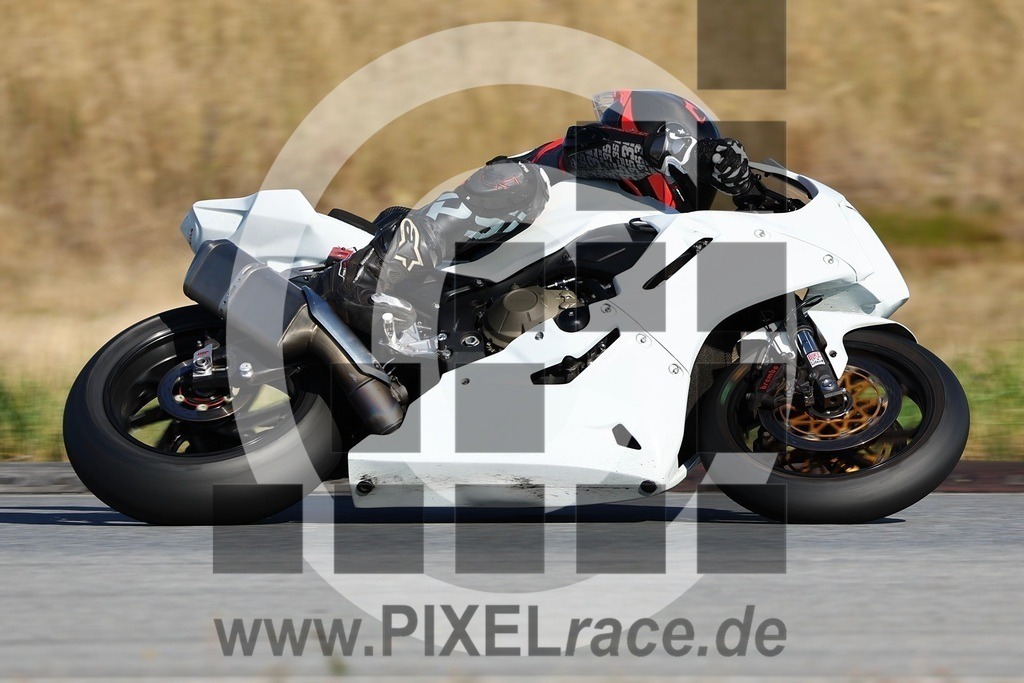 0035-20240921_12343 | Schöne Erinnerungen an spannende Momente - das festzuhalten ist unser Job. PIXELrace.de ist seit 2003 auf den Rennstrecken Europas unterwegs um die Action draußen beim Fahren und die wunderbare Stimmung imm Fahrerlager für euch einzufangen.