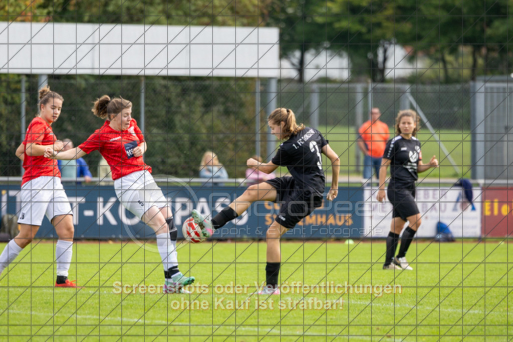 20250928_133949_0273 | #,1.FC Donzdorf (schwarz) vs. TV Derendingen (rot), Fussball, Frauen-Verbandsliga Württemberg, 03. Spieltag, Saison 2025/2026, Rasenplatz Lautertal Stadion, Süßener Straße 16, 73072 Donzdorf, 28.09.2025 - 13:00 Uhr,Foto: PhotoPeet-Sportfotografie/Peter Harich