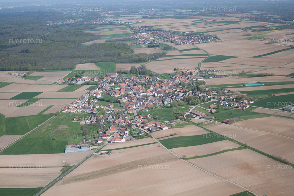 Vue aérienne: Vue de la ville à Schleithal dans le département Bas Rhin, France. Photo: IMG_39432.jpg prise le 10/04/2011 par Werner Riehm/FLY-FOTO.eu – Résolution de l'original: 4752 x 3168 px