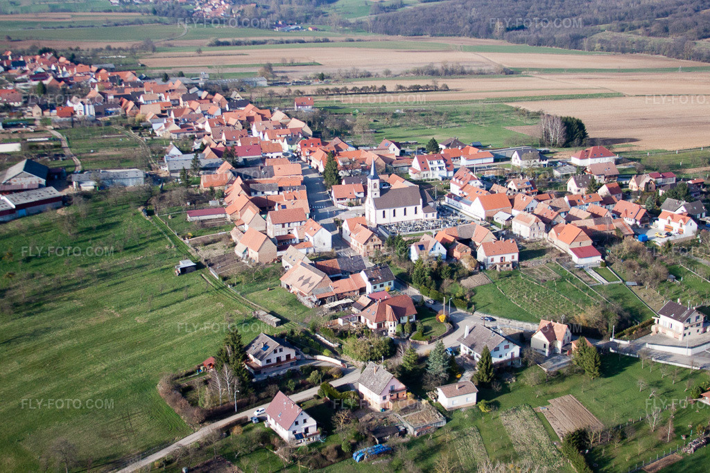 Aerial view: Agricultural fields and arable land in Forstheim in the state Bas-Rhin, France. – Photo: IMG_38700.jpg taken on 03/20/2011 by Werner Riehm/FLY-FOTO.com – Resolution of the original: 4296 x 2864 px