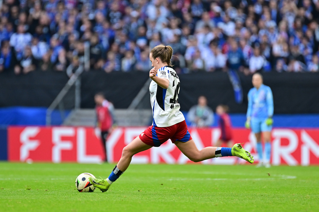 Fußball I Frauen I Saison 2024-2025 I DFB-Pokal I Halbfinale I Hamburger SV - SV Werder Bremen | Der Sportfotograf. - Realisiert mit Pictrs.com