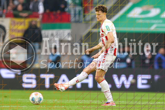 1. FC Köln vs FC Augsburg - 1. Bundesliga  | Köln, Deutschland, 18.10.25:   Eric Martel (1. FC Köln) in Aktion am Ball, Einzelaktion waehrend des Spiels der 1. Bundesliga zwischen  1. FC Köln vs FC Augsburg im RheinEnergieStadion(Foto von Brauer-Fotoagentur / Adrian Schlueter)