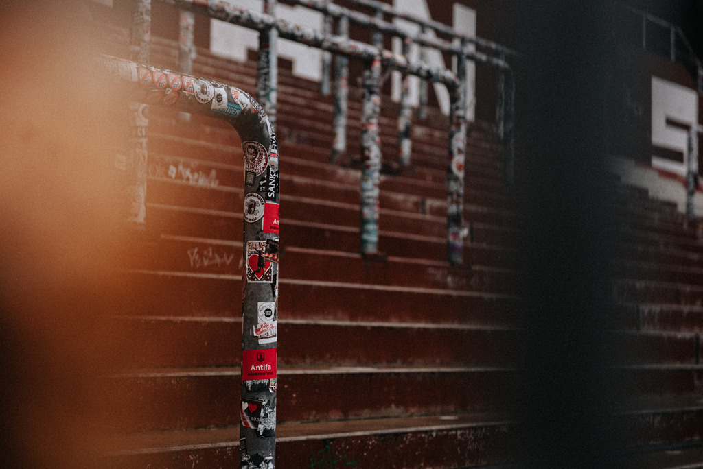 _STP9406 | Der offizielle Shop für FC St. Pauli Fotos. Wähle aus Spielszenen & Fanmomenten dein FCSP Wunschformat. Wir liefern Millerntor-Atmosphäre.