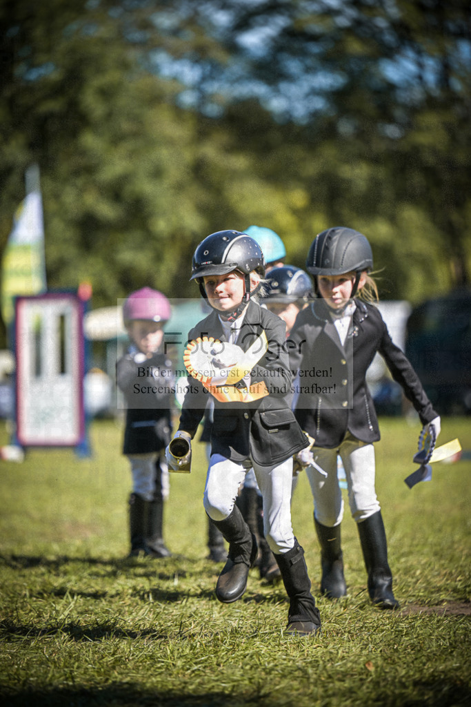 DOS_0560 | Entdecke hochwertige Reitturnierfotos von Foto Oger. Professionell, emotional und authentisch – jetzt Lieblingsmomente im Shop bestellen.Deutschlandweite Turnierfotografie. - Realisiert mit Pictrs.com