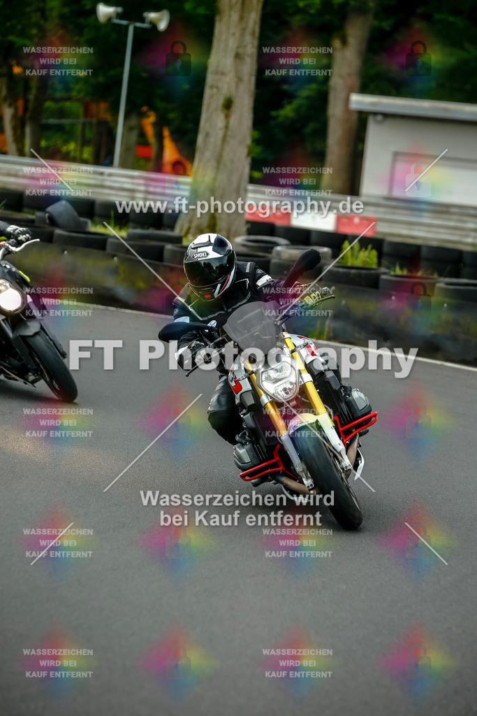 VBK-3971 | Hier findet Ihr Bilder von Touristenfahrten auf der Nürburgring Nordschleife oder von anderen Veranstaltungen die ich besucht habe. Viel Spass beim Durch Schauen 