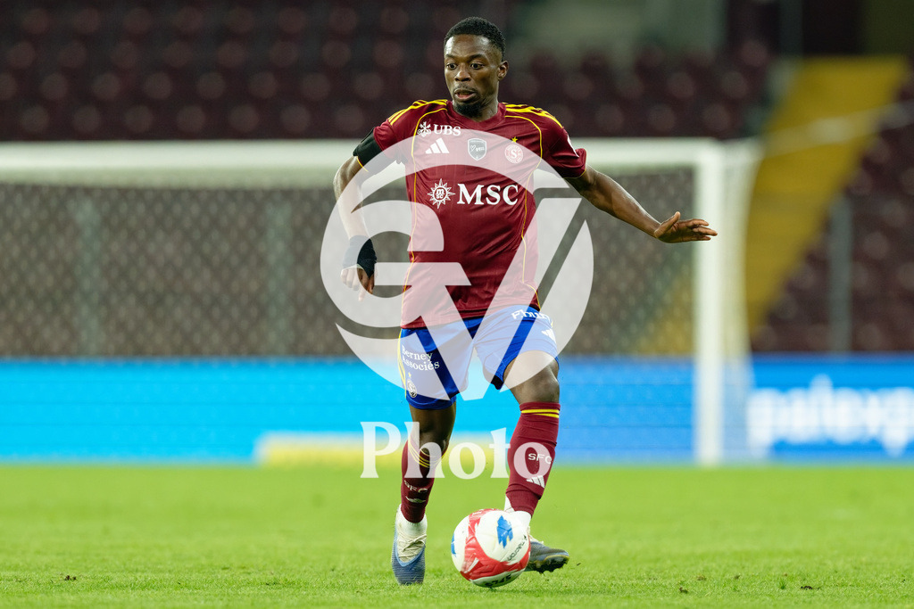 Brack Super League - Servette FC v FC Lausanne-Sport | Bradley Mazikou (18 Servette FC) in action (close up)  during the Brack Super League match between Servette FC and FC Lausanne-Sport at Stade de Geneve in Geneva, Switzerland