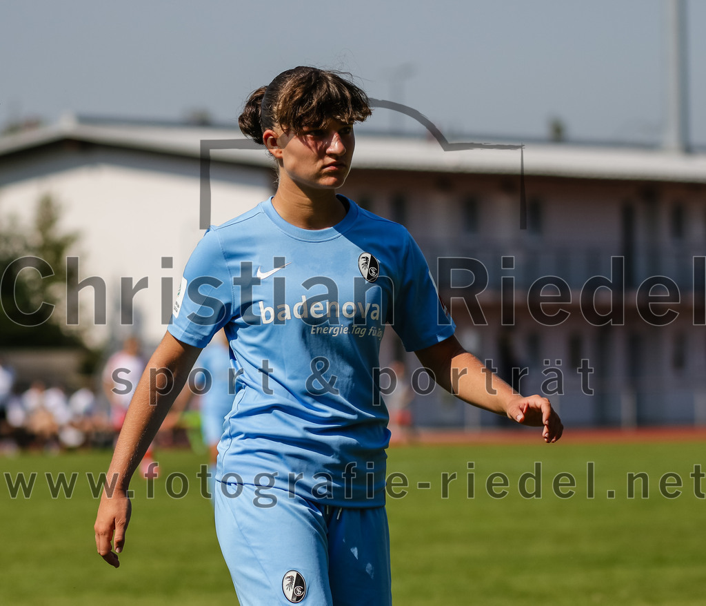 2023-09-09_056_FC_Bayern_Muenchen_gegen_SC_Freiburg | Aschheim, Deutschland, 09.09.2023:
Fußball, B-Juniorinnen-Bundesliga Süd 2023 / 2024, 1. Spieltag, FC Bayern München gegen SC Freiburg, Endergebnis: 4:0

Foto: Christian Riedel / fotografie-riedel.net