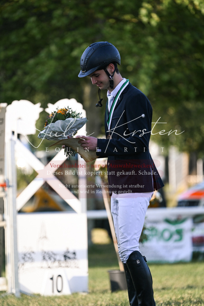DSC_2016 | Pferde- und Turnierfotografie in Westsachsen. Pferdeportraits, Auftragszeichnungen und intuitive Kunst.