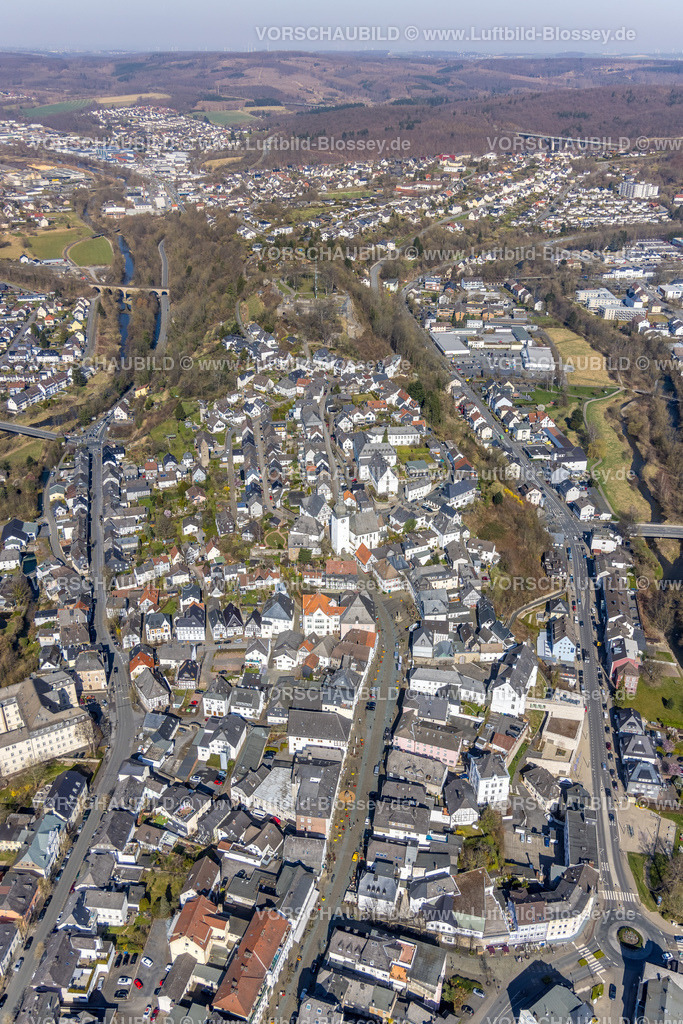 HB-Arnsberg220302064 | Luftbild, Altstadt mit Fachwerkhäusern und Stadtkapelle St. Georg, Arnsberg, Sauerland, Nordrhein-Westfalen, Deutschland
