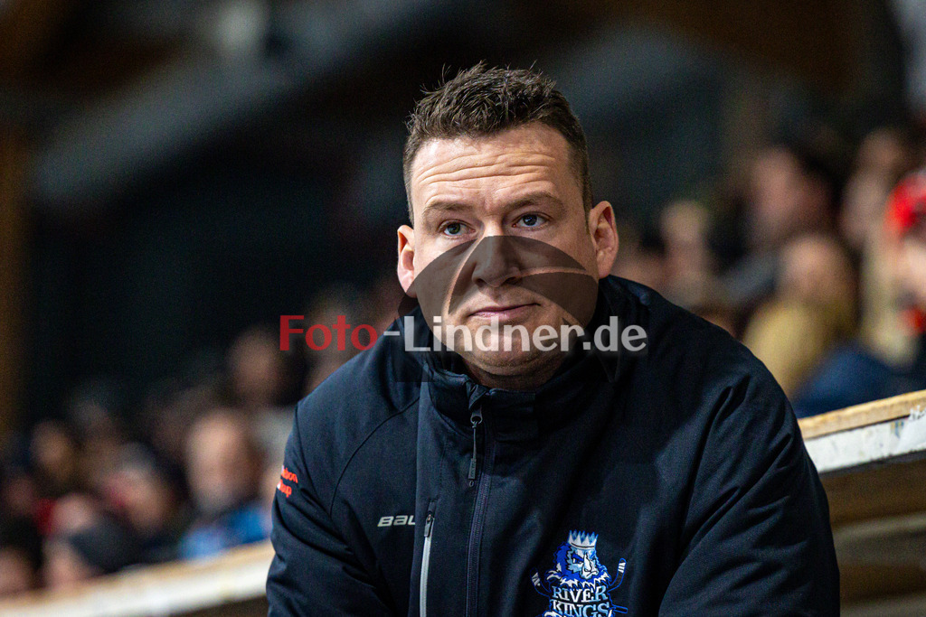 Spiel 1 Viertelfinale TSV Peißenberg Miners vs HC Landsberg Riverkings | Eishockey Bayernliga Playoffs 2023/2024, Spiel 1 Viertelfinale TSV Peißenberg Miners vs HC Landsberg Riverkings, 20240216,
Martin Hoffmann (Riverkings Trainer) Portrait, Freisteller,
2024-02-16 in Peißenberg (Eisstadion)
Martin Hoffmann (Riverkings Trainer)
Copyright: WolfgangxLindner foto-lindner.de