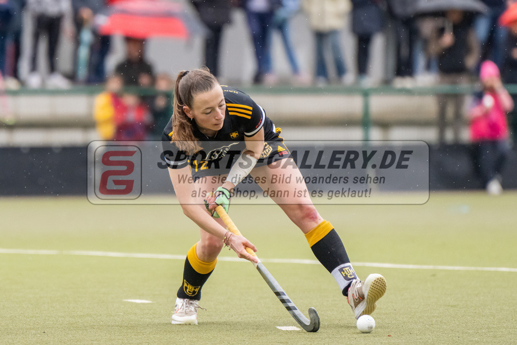HK_20230401_106680 | 1. Bundesliga Damen Düsseldorfer HC - Harvestehuder THC  am 1.4.2023 DHC Düsseldorf, Düsseldorf , Poppe Fenja ( Harvestehuder THC #12 )