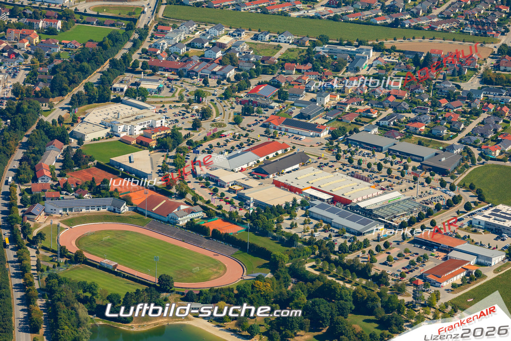 Luftaufnahme der Stadt Pocking - Die Luftaufnahme wurde 2025 vom UL-Flugzeug heraus erstellt ( keine Drohne ) - Hochauflösende Luftaufnahme - für professionelle Ausdrucke geeignet. Die Geschenkidee !Mit Lizenz und Bildrechte bestellbar