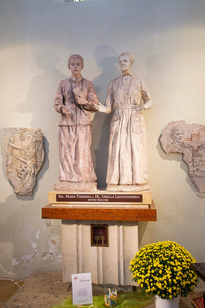 Festmesse-004 | Fotodoku der Festmesse anläßlich der Seligsprechung von Maria Theresia LEDOCHOWSKA 1975, zelebriert von Altbischof DDr. Klaus Küng und Pfarrer Mag. Zenon PAJAK in der Pfarrkirche Loosdorf. 