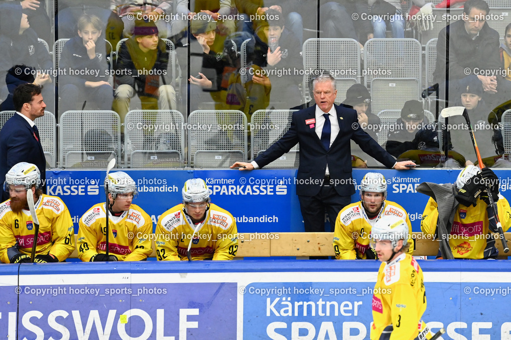 EC IDM WÄRMEPUMPEN VSV vs. Vienna Capitals | Spielerbank Vienna Capitals, Headcoach Vienna Capitals CONSTANTINE KEVIN, Asisstentcoach Vienna Capitals Rafael Rotter, EC IDM WÄRMEPUMPEN VSV vs. Vienna Capitals, EC IDM WÄRMEPUMPEN VSV vs. Vienna Capitals am 16.11.2025 in Villach (Stadthalle Villach), Austria, (Photo by Bernd Stefan)