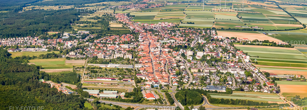 Stadt von Osten | Luftbild: Stadt von Osten in Kandel im Bundesland Rheinland-Pfalz in Deutschland. Foto: IMG_40540().jpg vom 29.05.2011 durch Werner Riehm/FLY-FOTO.de - Realisiert mit Pictrs.com