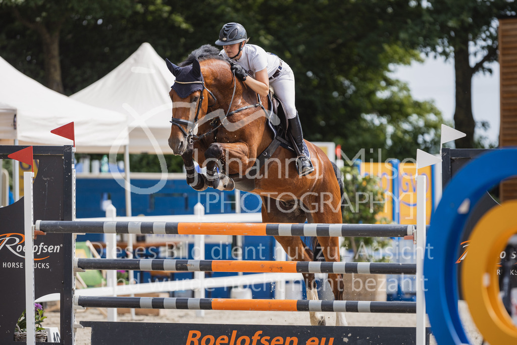 230616_Lemwerder_Springpf-M-710 | Deine schönsten Turniermomente als professionelle Fotos! Entdecke hochwertige Pferdesport-Fotografie im Online-Shop. Jetzt Fotos finden & bestellen!