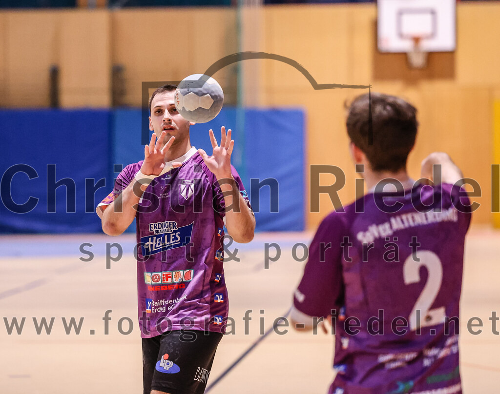2024-12-14_104_SpVgg_Altenerding_gegen_MTV_Pfaffenhofen | Erding, Deutschland, 14.12.2024:Handball, Bezirksoberliga Männer 2024 / 2025, 10. Spieltag, SpVgg Altenerding gegen MTV Pfaffenhofen, Endergebnis: 32:30Simon Rüdiger (SpVgg Altenerding, #7), Joseph Wyhnalek (SpVgg Altenerding, #2)Foto: Christian Riedel / fotografie-riedel.net