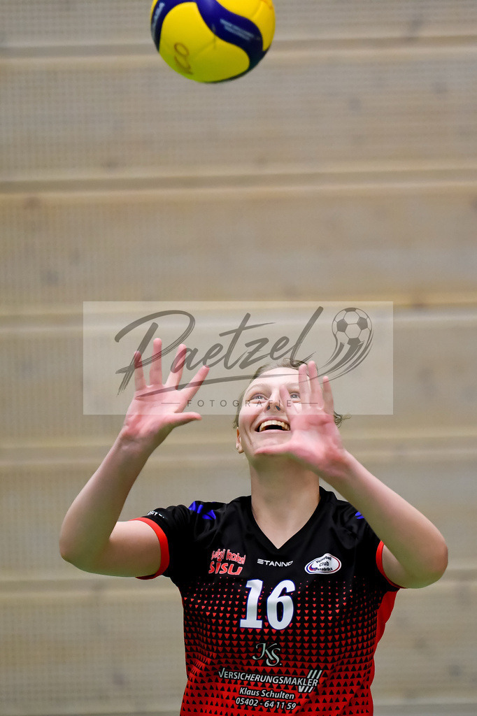 VCOBWA20211106_135 | Volleyball, Frauen:   bei dem Spiel der 3. Liga West zwischen VC Osnabrueck und SV BW Aasee in der Schlosswallhalle am 06.11.2021 in Osnabrueck, Deutschland. - Realisiert mit Pictrs.com