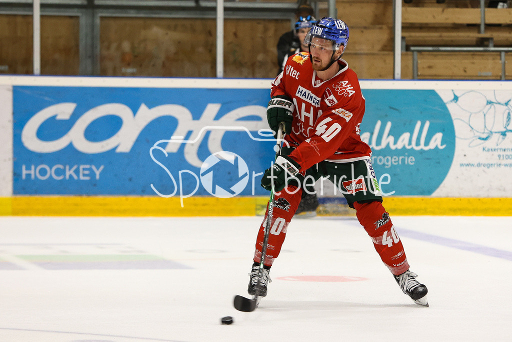 SC Rapperswil-Jona Lakers - Augsburger Panther | Tim SCHUELE (AEV #40) am Puck / Freisteller / Einezlfoto