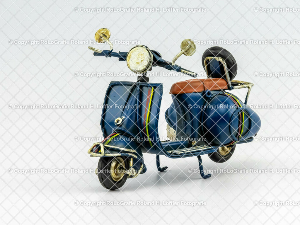 Fahrzeug_11 | Modellfahrzeug in Modellandschaft - Realisiert mit Pictrs.com