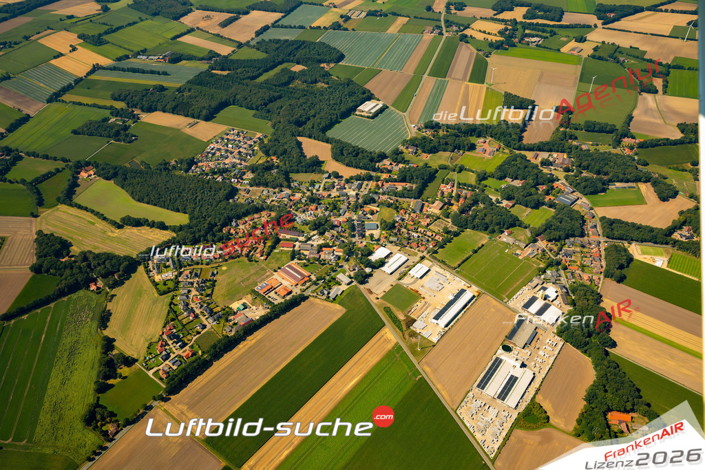 Aktuelles Luftbild von Lüsche Bakum - Die Luftaufnahme wurde 2022 mittels UL-Flugzeug erstellt ( keine Drohne ) - hochauflösende Kamera-Systeme von  Canon -Beste Qualität - Für grossformatige Ausdrucke geeignet. Die Geschenkidee !