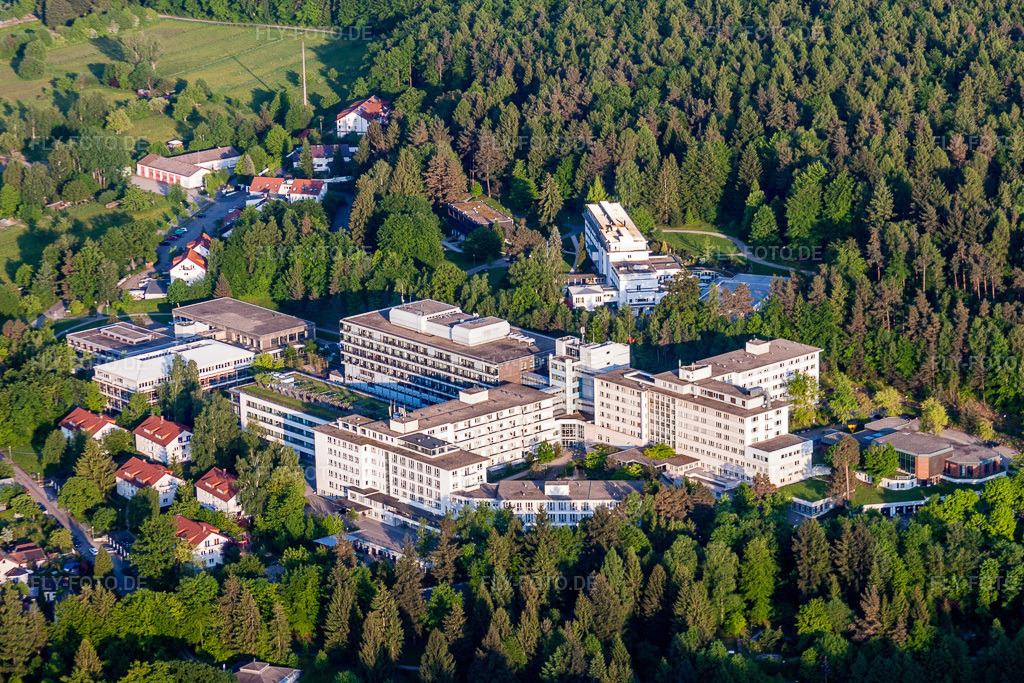 Luftbild: Klinikgelände des Rehabilitationszentrums der Rehaklinik BBRZ Karlsbad im Ortsteil Langensteinbach in Karlsbad im Bundesland Baden-Württemberg in Deutschland. Foto: IMG_27592.jpg vom 23.05.2010 durch Werner Riehm/FLY-FOTO.de