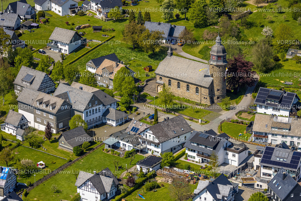 Schmallenberg230506521 | Luftbild, Kath. Kirche St. Michael, Holthausen, Schmallenberg, Sauerland, Nordrhein-Westfalen, Deutschland