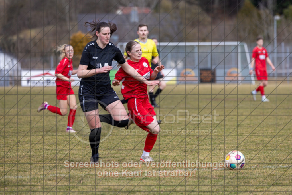 20250223_131215_0056 | #,1.FC Donzdorf (rot) vs. TSV Tettnang (schwarz), Fussball, Frauen-WFV-Pokal Achtelfinale, Saison 2024/2025, Rasenplatz Lautertal Stadion, Süßener Straße 16, 73072 Donzdorf, 23.02.2025 - 13:00 Uhr,Foto: PhotoPeet-Sportfotografie/Peter Harich