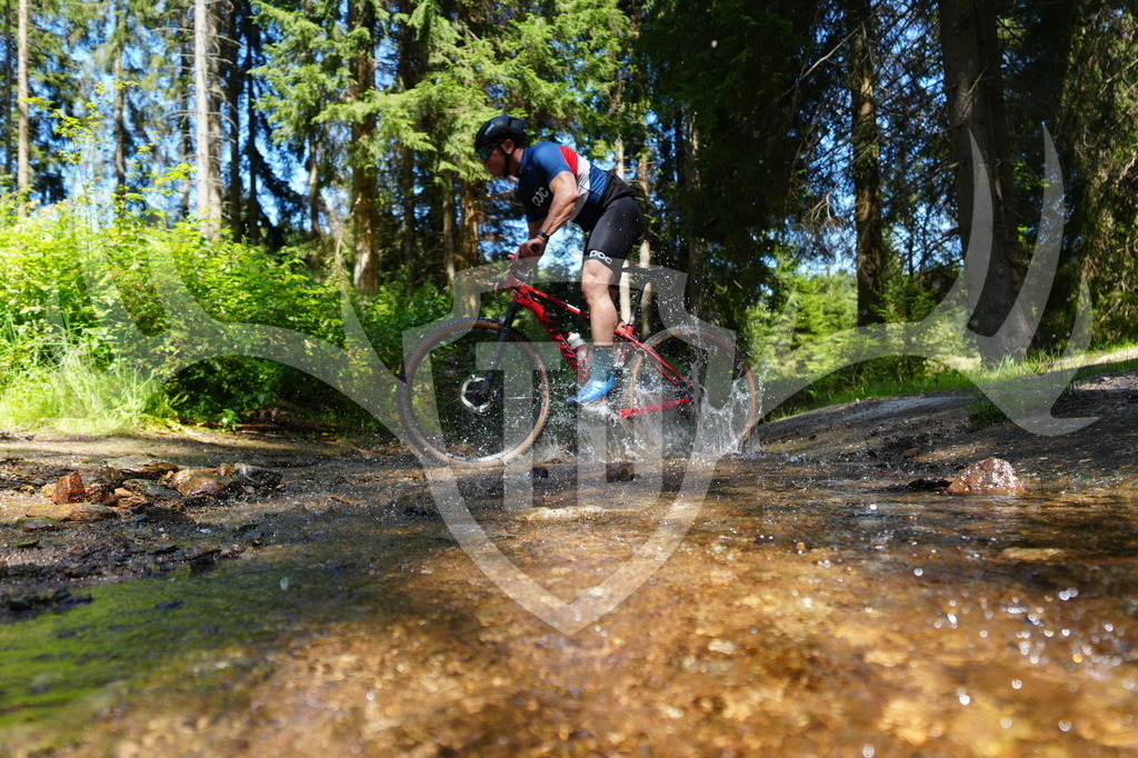 FC605103 | Fotogalerie der Treibjagd im Dunkelwald - Dein MTB Etappenrennen im Erzgebirge - Realisiert mit Pictrs.com