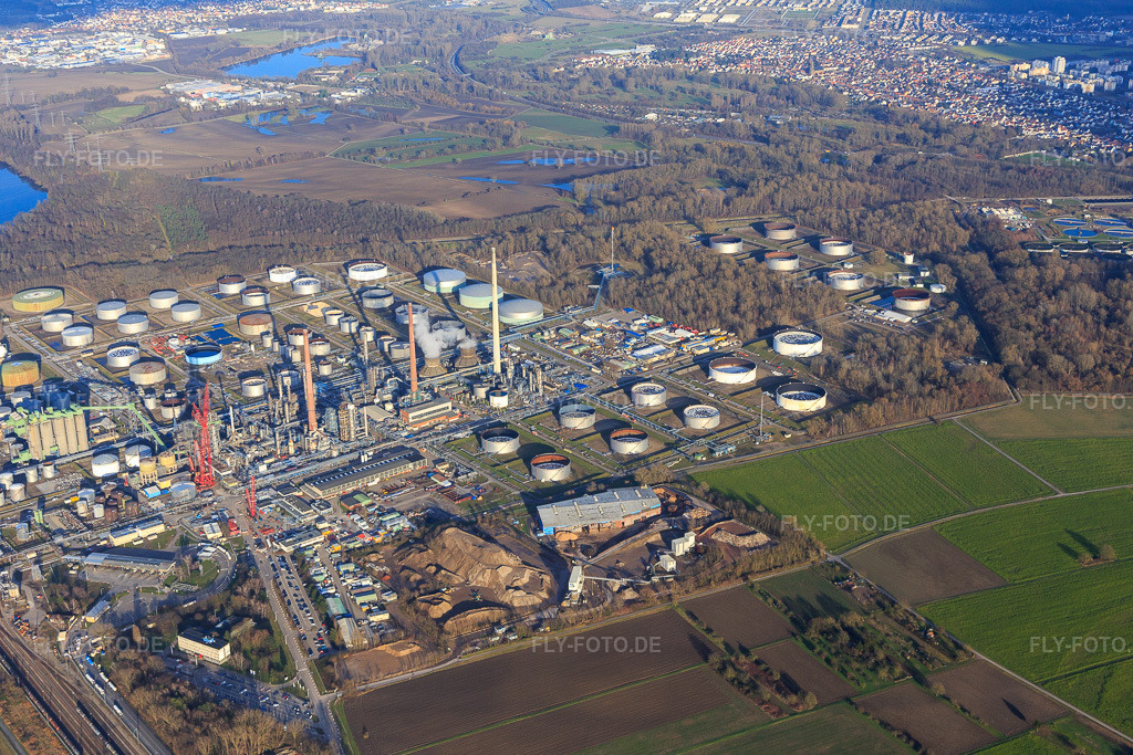 Luftbild: BEB Bioenergie Baden GmbH und Peter Gross Umwelt GmbH & Co. KG vor der Öl-Raffinerie MIRO im Ortsteil Knielingen in Karlsruhe im Bundesland Baden-Württemberg in Deutschland. Foto: IMG_104806.jpg vom 16.02.2018 durch Werner Riehm/FLY-FOTO.de