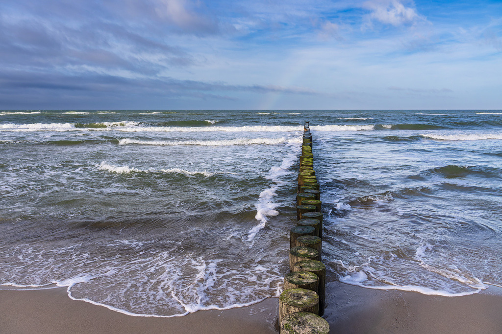 Buhnen an der Küste der Ostsee bei Graal Müritz | Buhnen an der Küste der Ostsee in Graal Müritz.