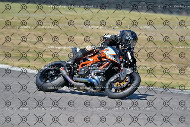 26bt04-0687 | markuskiefer.com - Realisiert mit Pictrs.com