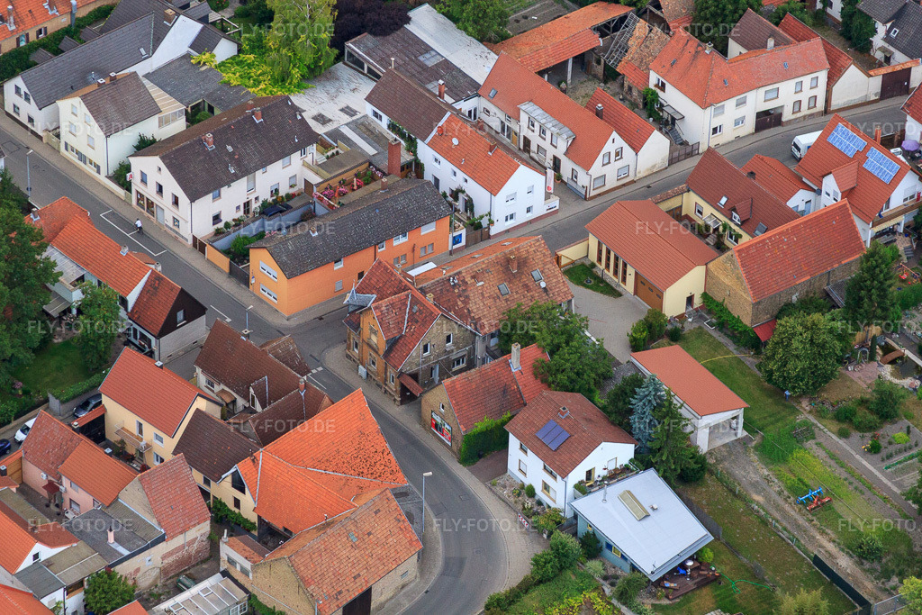 Luftbild: Roxheimer Straße im Ortsteil Bobenheim in Bobenheim-Roxheim im Bundesland Rheinland-Pfalz in Deutschland. Foto: IMG_69147.jpg vom 24.06.2014 durch Werner Riehm/FLY-FOTO.deAuflösung des Originals: 4752 x 3168 px