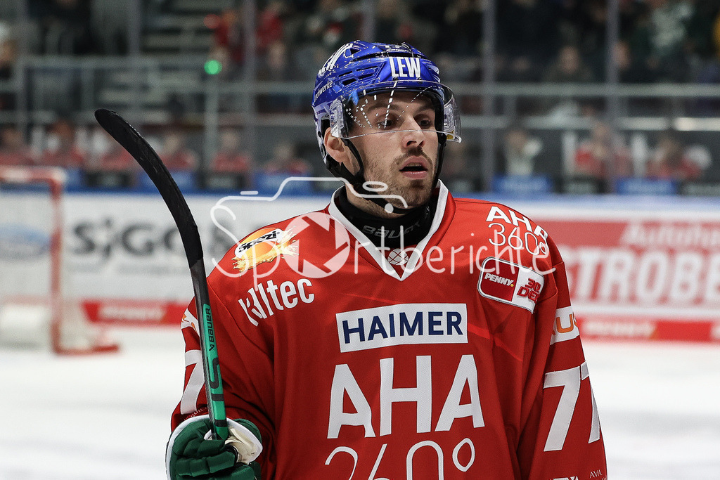 Augsburger Panther - Düsseldorfer EG | im Bild Luca TOSTO (AEV #77) in Aktion / Freisteller / Einzelfoto