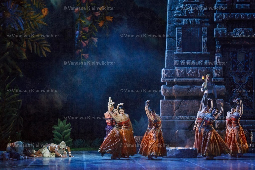  Ballett "La Bayadère" (Fotoprobe) in der Staatsoper unter den Linden | Berlin, 02.11.2018: Fotoprobe des Balletts "La Bayadere" in der Staatsoper Unter Den Linden.  - Realisiert mit Pictrs.com