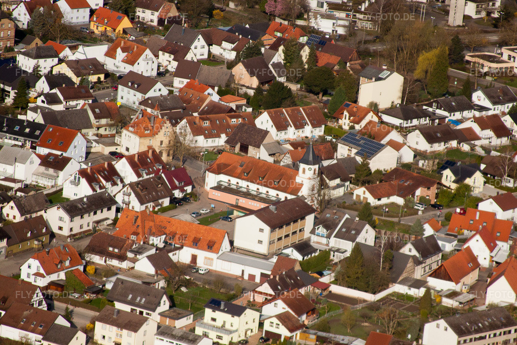 Luftbild: Pfarrstr im Ortsteil Illingen in Elchesheim-Illingen im Bundesland Baden-Württemberg in Deutschland. Foto: IMG_25558.jpg vom 02.04.2010 durch Werner Riehm/FLY-FOTO.de