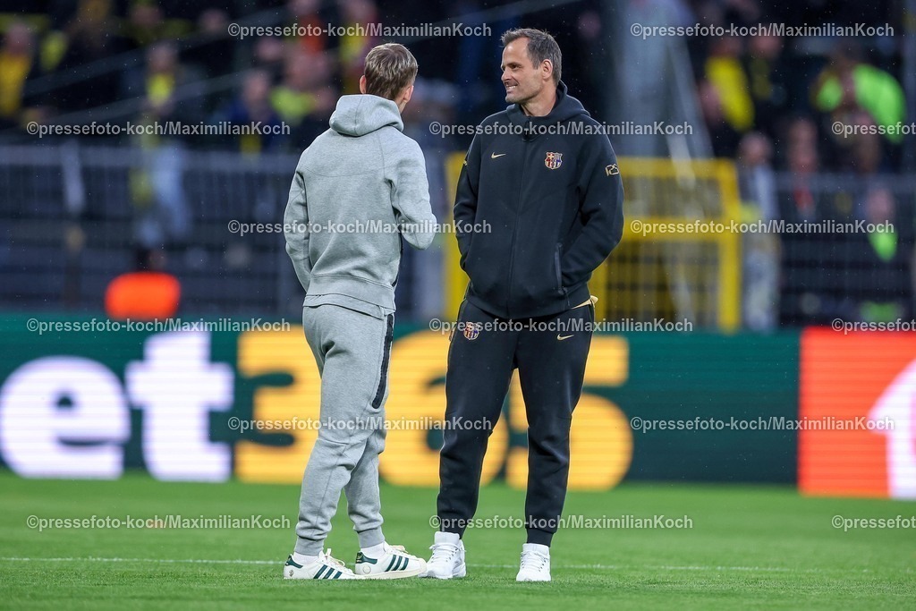 UCL1504251003 | 15.04.2025, Fußball, UEFA Champions League, Borussia Dortmund - FC Barcelona, BVB Stadion, Viertelfinale, Saison 2024 2025: Platzbegehung der Mannschaften vor dem Spiel. Regulations prohibit any use of photographs as image sequences and or quasi-video.