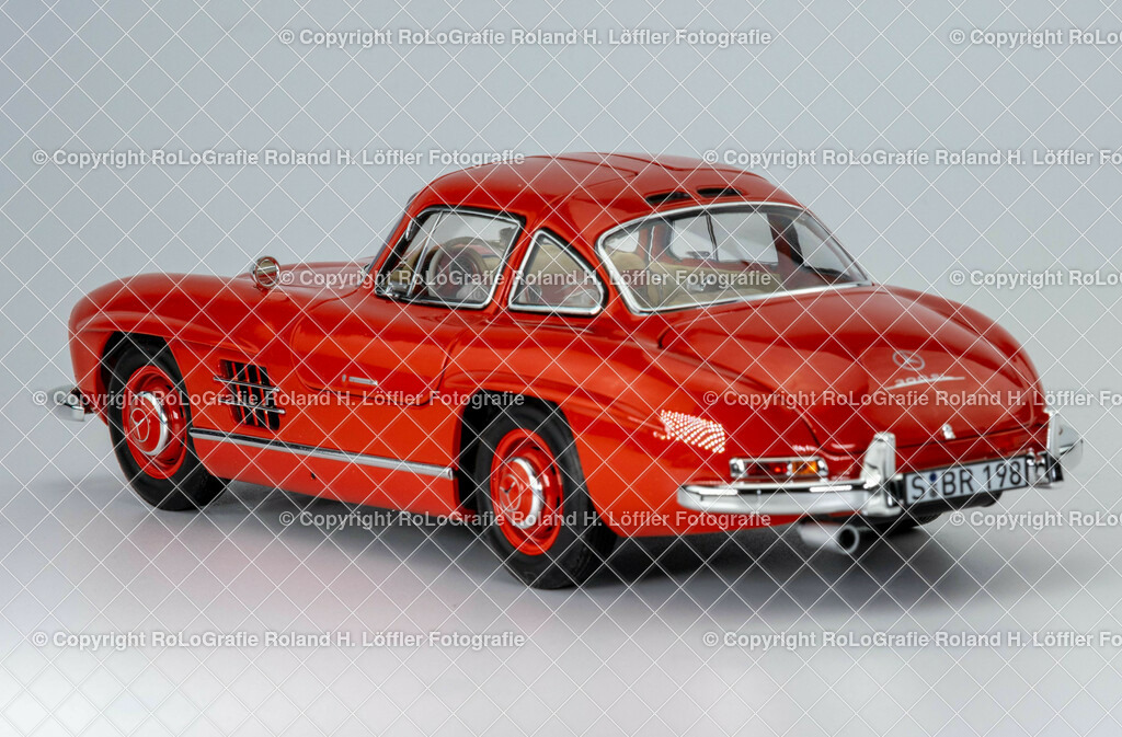 Fahrzeug_17 | Modellfahrzeug in Modellandschaft - Realisiert mit Pictrs.com