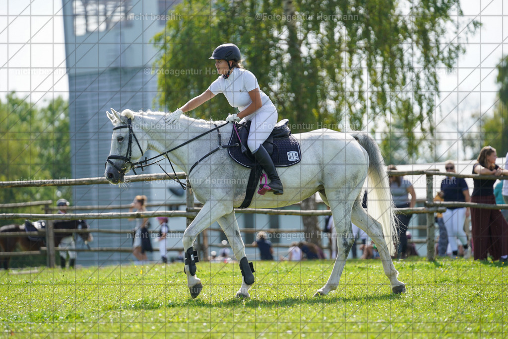 20230917-FAH09532 | Landsberg am Lech, 2023, Kaufbeuren, Kempten, Allgäu, Turnierfotografen Bayern, Fotoagentur Herrmann, Turnierbilder, Reitsport Fotos, Pferdefotograf, Augsburg, Bad Tölz, Dachau, Karlsfeld, Memmingen, Buchloe, Schwabmünchen