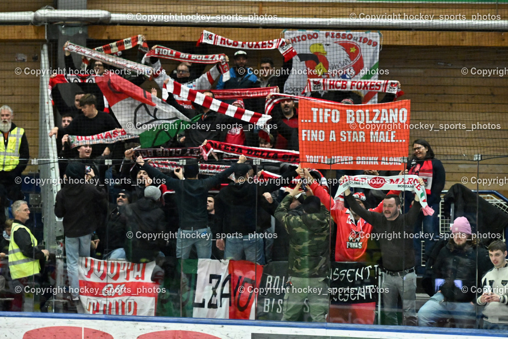 EC IDM Wärmepumpen VSV vs. HCB Südtirol Alperia | HC Bozen Fans, EC IDM Wärmepumpen VSV vs. HCB Südtirol Alperia, EC IDM Wärmepumpen VSV vs. HCB Südtirol Alperia am 28.12.2025 in Villach (Stadthalle Villach), Austria, (Photo by Bernd Stefan)