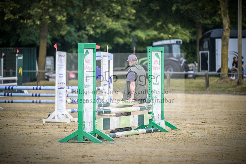 DOS_1665 | Entdecke hochwertige Reitturnierfotos von Foto Oger. Professionell, emotional und authentisch – jetzt Lieblingsmomente im Shop bestellen.Deutschlandweite Turnierfotografie. - Realisiert mit Pictrs.com
