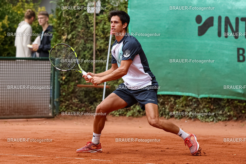 HTC Blau-Weiß Krefeld - LTTC Rot-Weiß Berlin  | Krefeld, Deutschland 21.07.2023, Carlos Sanchez Jover (HTC Blau-Weiß Krefeld) gegen Oriol Roca-Botalla (LTTC Rot-Weiss Berlin) ,

bei der 2. Tennis Bundesliga Nord Begegnung zwischen HTC Blau-Weiß Krefeld und LTTC Rot-Weiß Berlin am 21.07.2023 in Krefeld.

(Foto: BRAUER-Fotoagentur)
 
