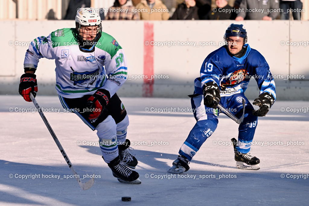 EC Tigers Paternion vs. EC FELD AM SEE/DSG LEDENITZEN | #98 Tschuitz Dominik EC FELD AM SEE Ledenitzen, #19 Kampitsch Lukas EC Tigers Paternion, EC Tigers Paternion vs. EC FELD AM SEE/DSG LEDENITZEN, EC Tigers Paternion vs. EC FELD AM SEE/DSG LEDENITZEN am 04.01.2026 in Paternion (Eislaufplatz Paternion), Austria, (Photo by Bernd Stefan)